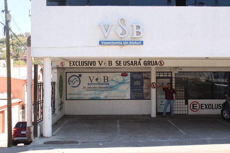 Fachada de VSB Nogales con el letrero Vasectomía sin bisturí, en Av. Álvaro Obregón 902, Heroica Nogales